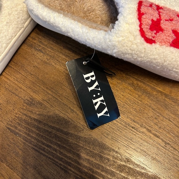 Cowgirl Western Boot and Hat Rodeo Sherpa Pink and White Slippers 8/8.5 NWT - Picture 6 of 6